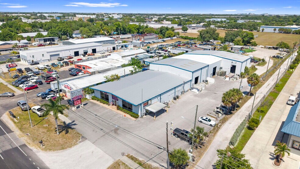 More Photos Of 11425 N 66th St, Largo Showroom For Lease