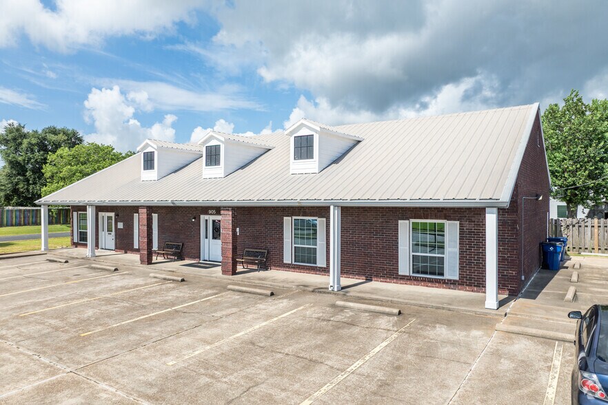 Primary Photo Of 905 N Logan St, Texas City Office For Sale