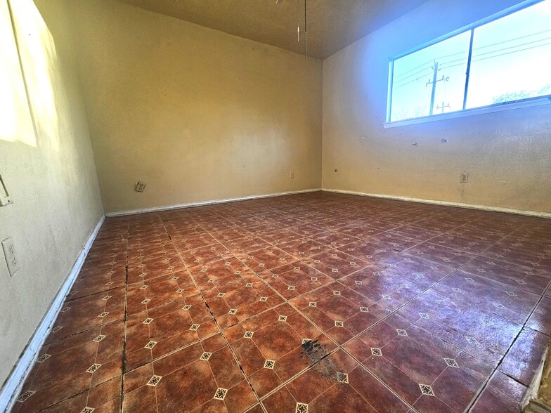 More Photos Of 2131 Campbell Rd, Houston Schools For Sale