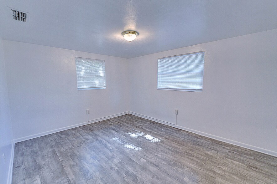 More Photos Of 1154 NE 1st St, Crystal River Apartments For Sale