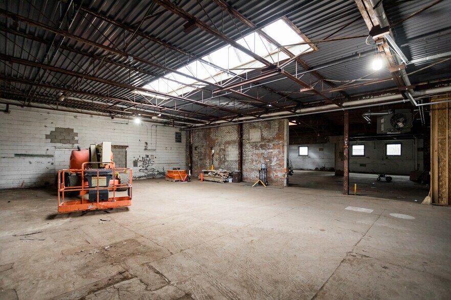More Photos Of 4630 Crane St, Detroit Warehouse For Lease