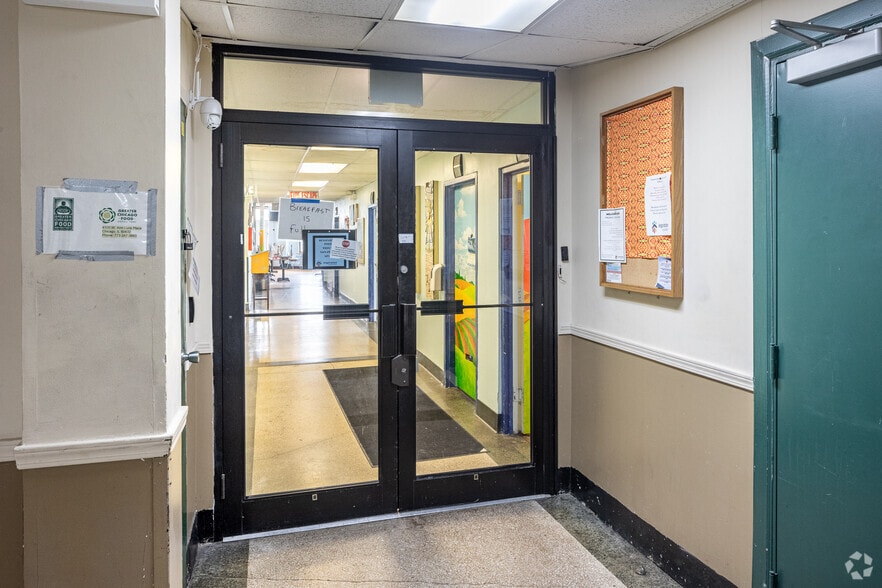 More Photos Of 4554 N Broadway, Chicago Office For Sale