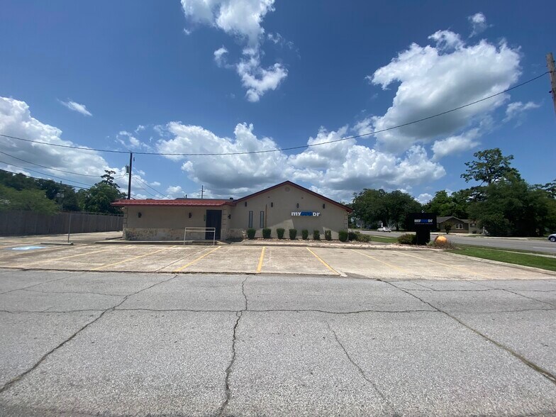 More Photos Of 2401 N 16th St, Orange Land For Sale