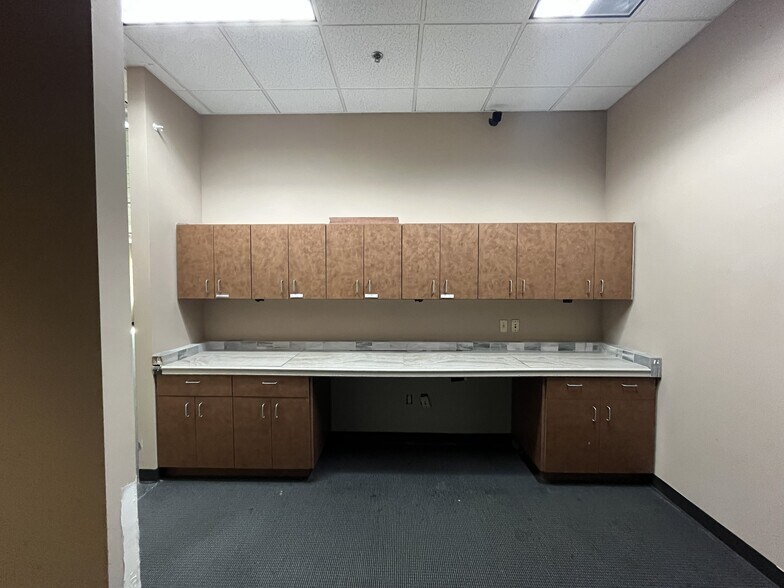 More Photos Of 4220 E McDowell Rd, Mesa Warehouse For Lease