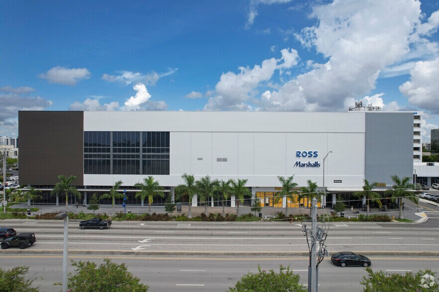 More Photos Of 8700 NW 36th St, Doral Department Store For Lease