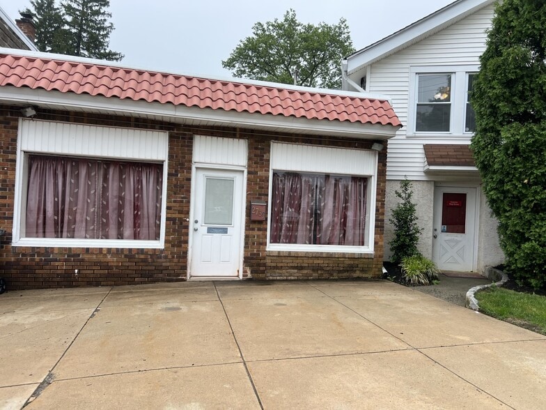 More Photos Of 2733 Limekiln Pike, Glenside Office Residential For Sale