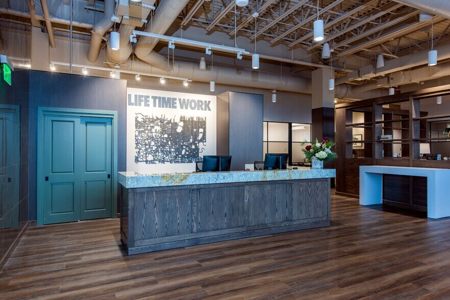 Primary Photo Of 250 Southdale Ctr, Edina Coworking Space