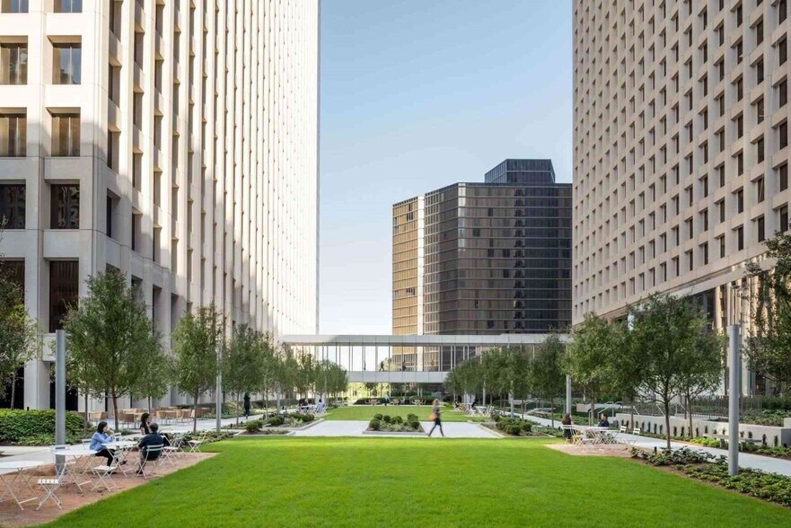 More Photos Of 333 Clay St, Houston Office For Lease