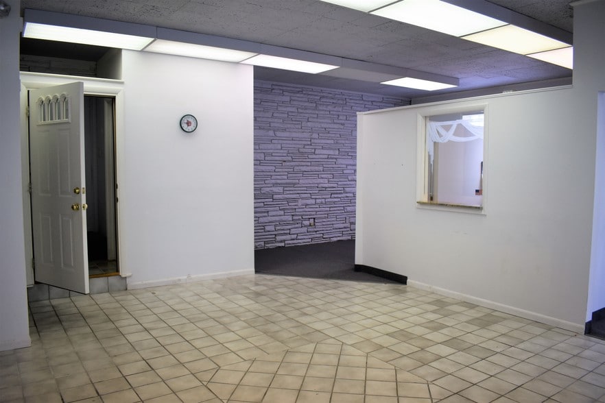 More Photos Of 5576 Mayfield Rd, Cleveland Freestanding For Sale