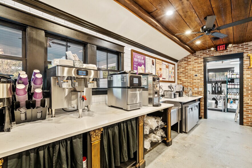 More Photos Of 8026 E Main St, Ridgeland General Retail For Sale