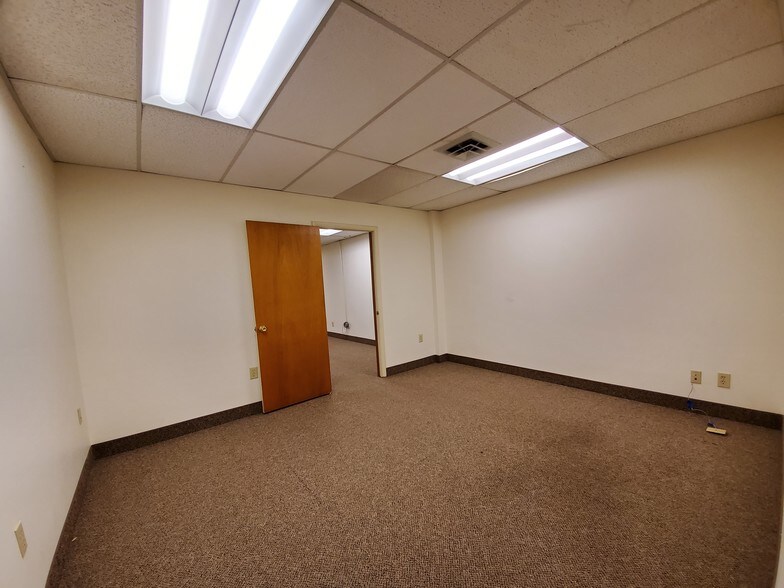 More Photos Of 227 28th St, Newport News Storefront Retail Office For Lease