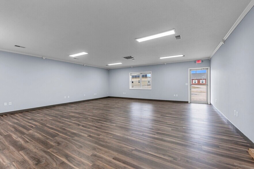 More Photos Of 2437 Myra Dr, Cape Girardeau Office For Sale