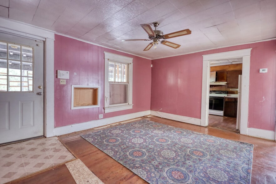 More Photos Of 510 S Camellia Blvd, Fort Valley Convenience Store For Sale