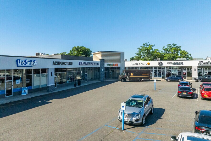 More Photos Of 1910-1960 Hempstead Tpke, East Meadow General Retail For Lease