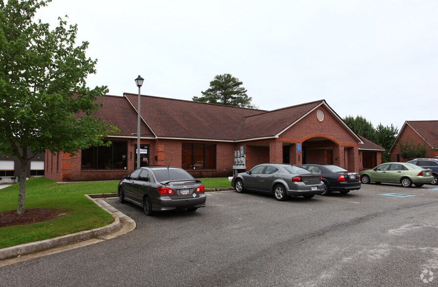 Primary Photo Of 216-220 Willis Dr, Stockbridge Medical For Sale