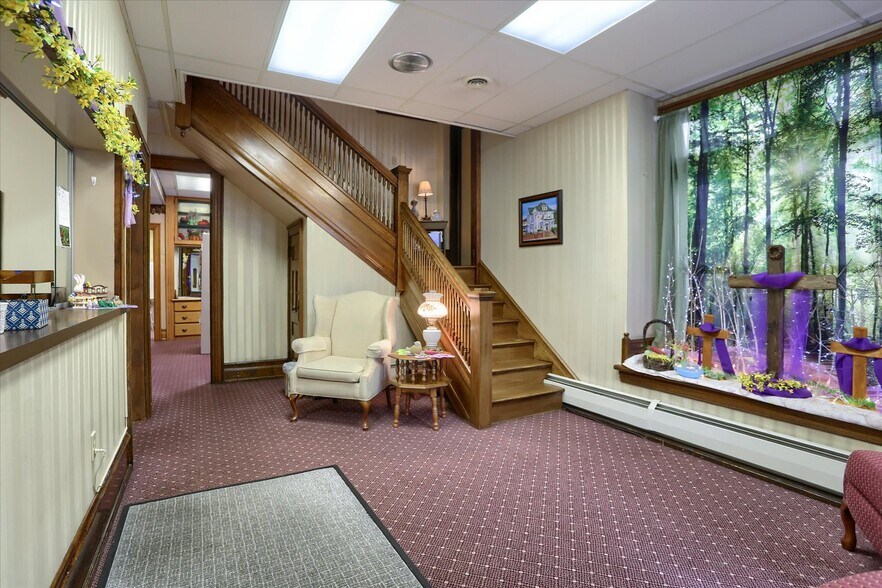 More Photos Of 3 S Market St, Shamokin Flex For Sale