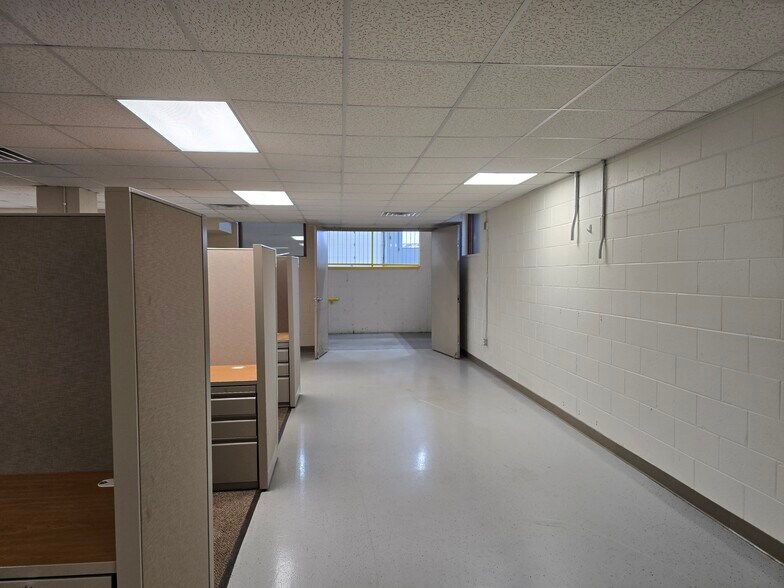 More Photos Of 3933 Monitor Rd, Bay City Office For Sale