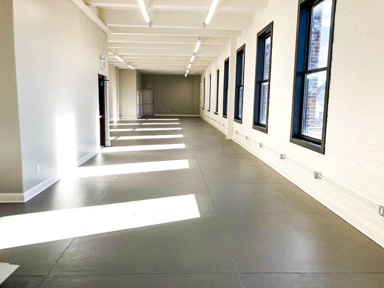 Primary Photo Of 145 Clove Rd, Staten Island Warehouse For Lease