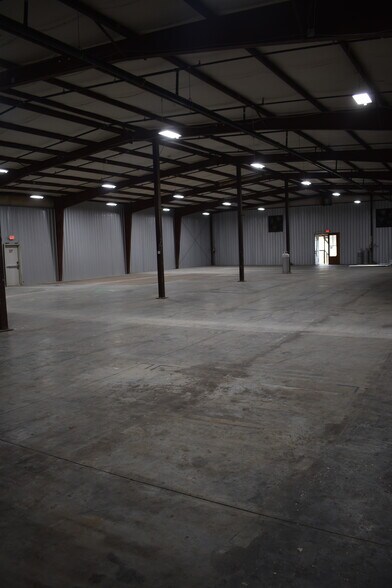 More Photos Of 216 Industrial Dr, Ridgeland Warehouse For Lease
