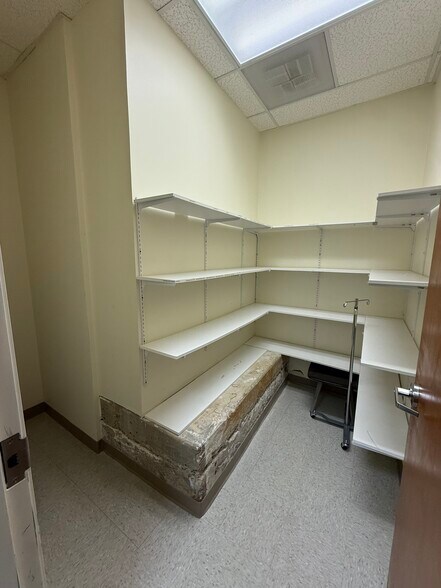 More Photos Of 1024 W Rosedale St, Fort Worth Unknown For Lease