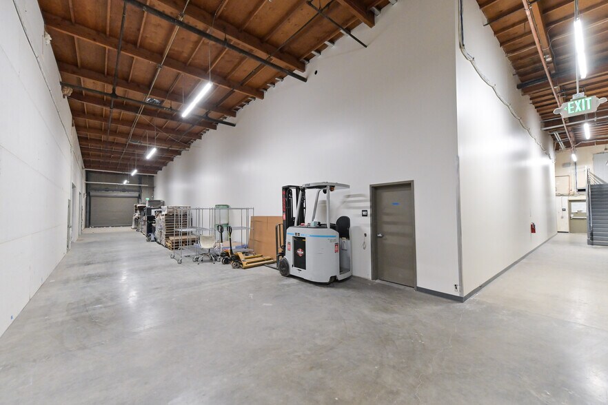 More Photos Of 414-420 Lesser St, Oakland Warehouse For Sale