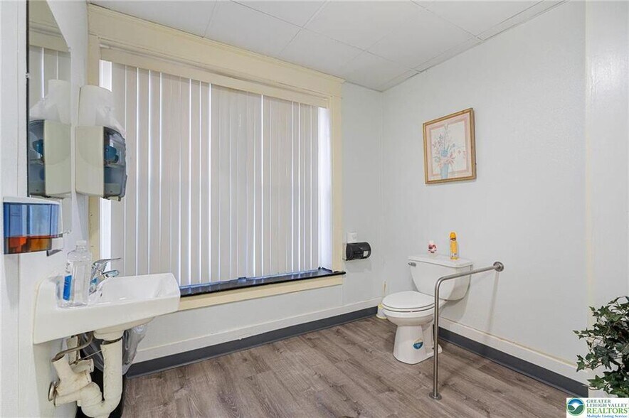 More Photos Of 915 W Hamilton St, Allentown Office Residential For Sale