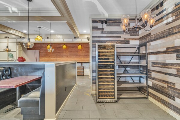 More Photos Of 33 S Carolina St, Hartwell Restaurant For Sale