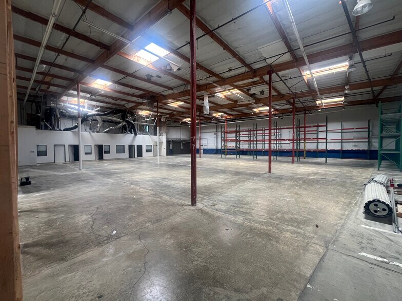 More Photos Of 2450 17th Ave, Santa Cruz Showroom For Lease