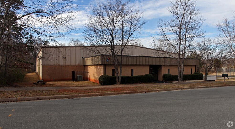 More Photos Of 2032 Gateway Blvd, Charlotte Warehouse For Sale