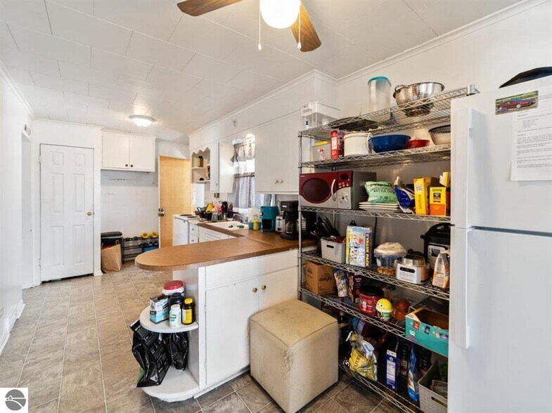 More Photos Of 180 S Benzie Blvd, Beulah Storefront Retail Office For Sale