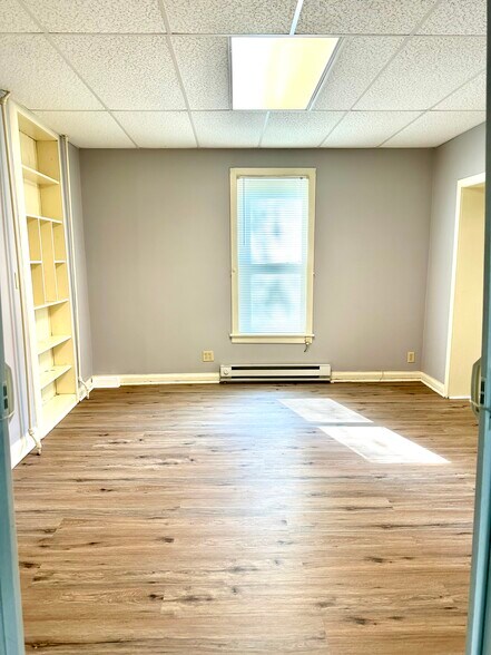 More Photos Of 862 Iron Ridge Rd, Spring Grove Apartments For Sale