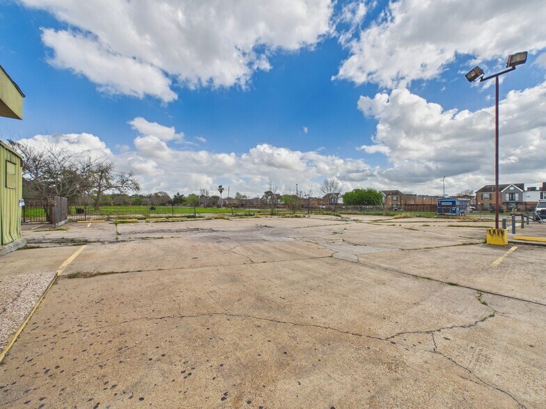 More Photos Of 6314 Antoine Dr, Houston Restaurant For Sale