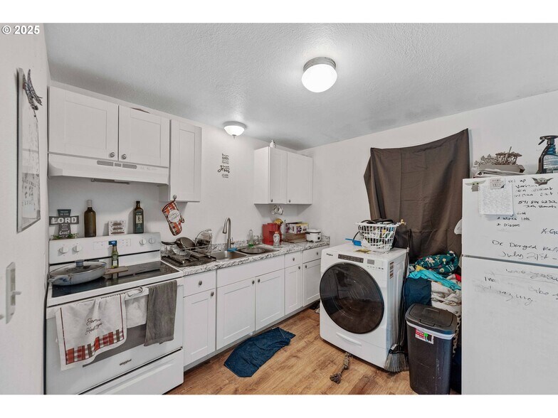 More Photos Of 1900 Monroe St, North Bend Apartments For Sale