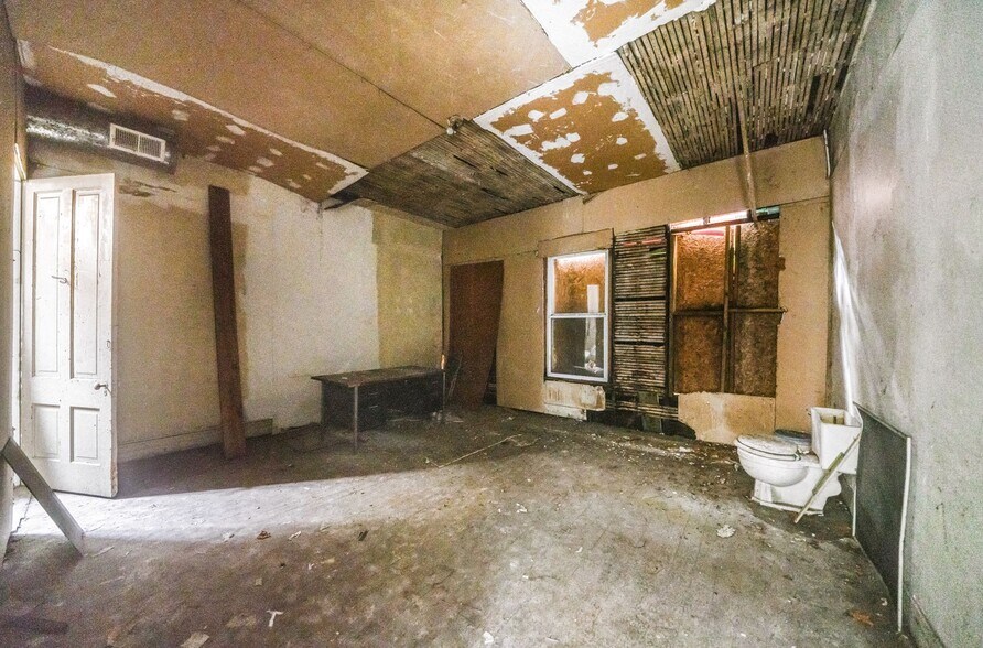 More Photos Of 1039 Dixie Hwy, Louisville Flex For Sale