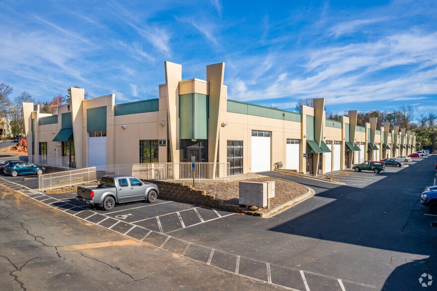 More Photos Of 658 Griffith Rd, Charlotte Warehouse For Lease