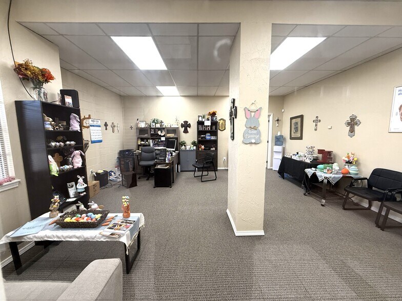 More Photos Of 1107 Main St, Woodward Storefront For Sale