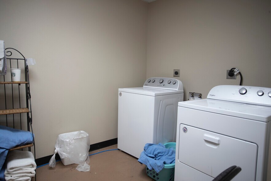 More Photos Of 25000 US 59 Rd, El Campo Flex For Sale