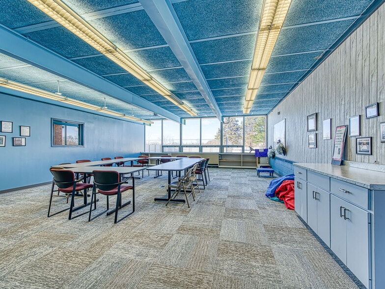 More Photos Of 2400 N Dixie Hwy, Monroe Serviced Offices For Sale