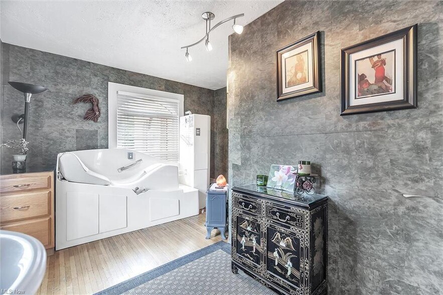 More Photos Of 7285 Center St, Mentor Office Residential For Sale