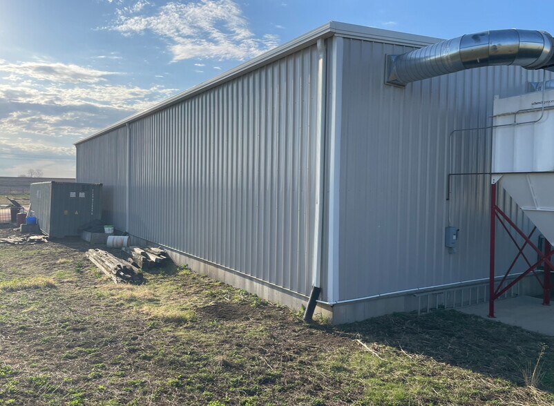 More Photos Of 523 Business Parkway rd, Falls City Manufacturing For Sale