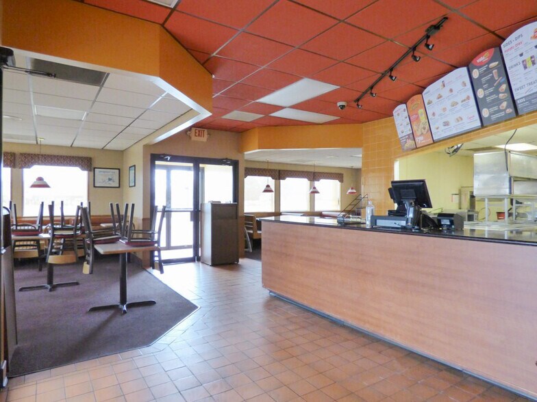 More Photos Of 1401 State St N, Waseca Freestanding For Lease