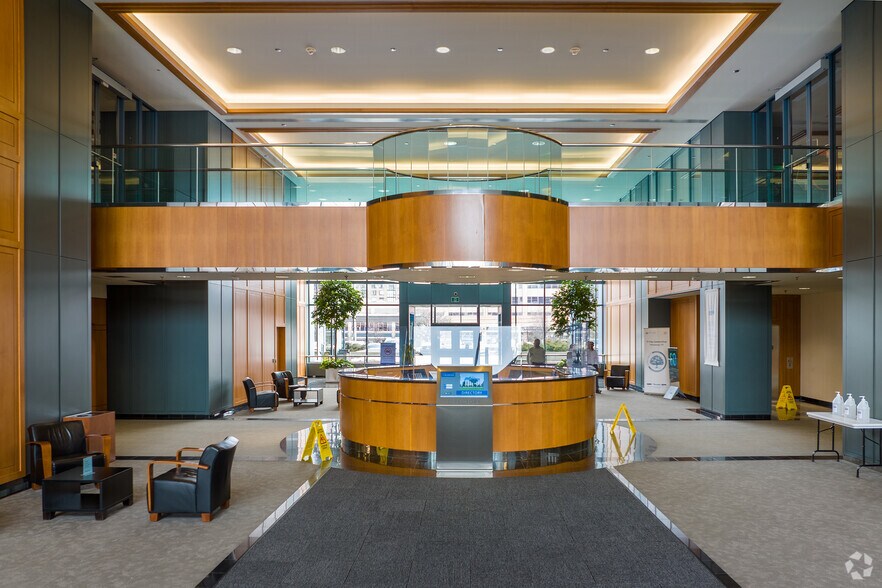 More Photos Of 77 City Centre Dr, Mississauga Office For Lease