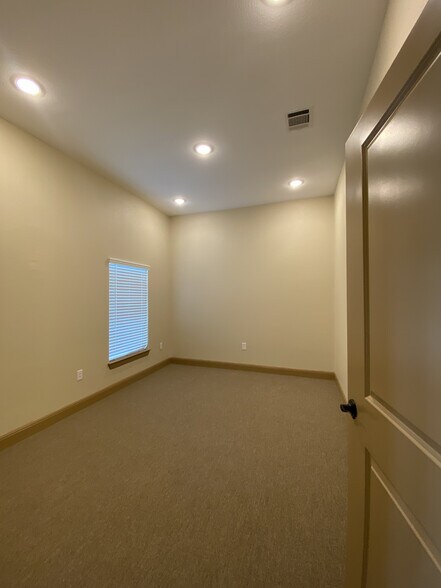 More Photos Of 2200 N AW Grimes, Round Rock Medical For Lease
