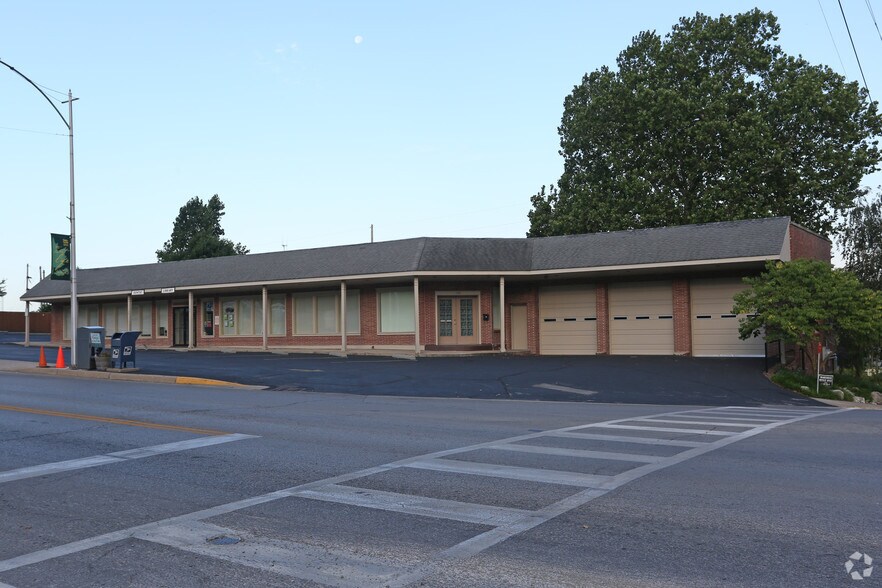 More Photos Of 100-106 S Sterling Ave, Sugar Creek Unknown For Lease