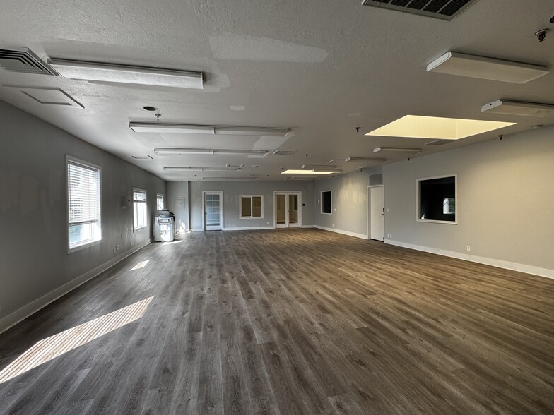 More Photos Of 9414-9488 Union Sq, Sandy Unknown For Lease