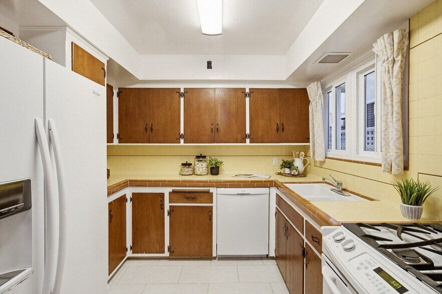 More Photos Of 829 Avalon Ct, San Diego Apartments For Sale