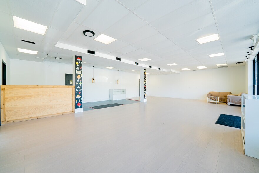 More Photos Of 111 Terminal Av, Nanaimo General Retail For Sale