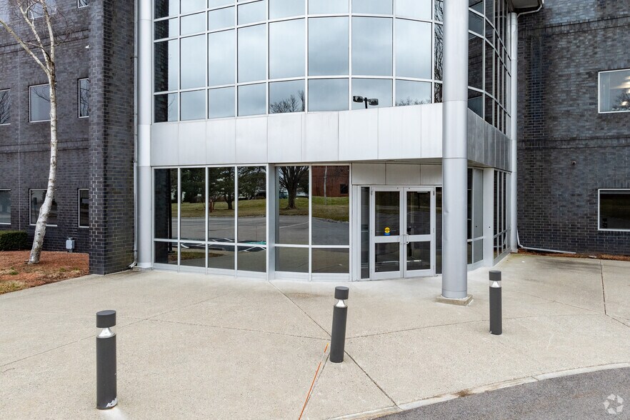More Photos Of 5 Hampshire St, Mansfield Office For Lease