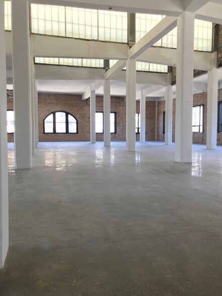 More Photos Of 540 N LaSalle St, Chicago Loft Creative Space For Lease