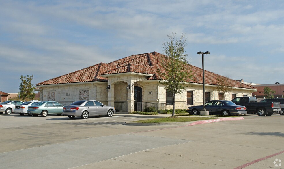Primary Photo Of 1115 Kinwest Pky, Irving Medical For Lease